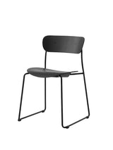 Pavilion Stol AV51 fra &Tradition - Sortlakeret eg - Jacobsen Plus