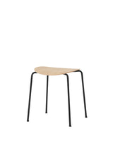 Pavilion Stool AV36 fra &Tradition - Lakeret eg - Jacobsen Plus