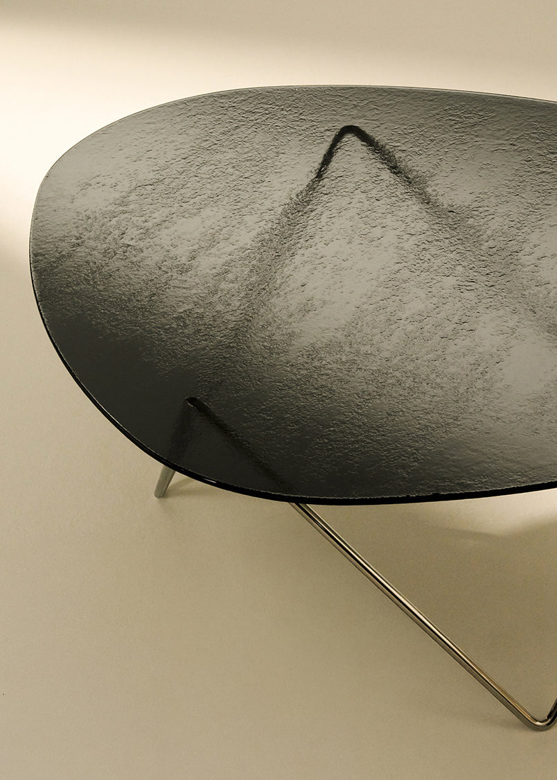 Pedrera Coffee Table, Smoke Structured Glass fra GUBI - 1 - Jacobsen Plus