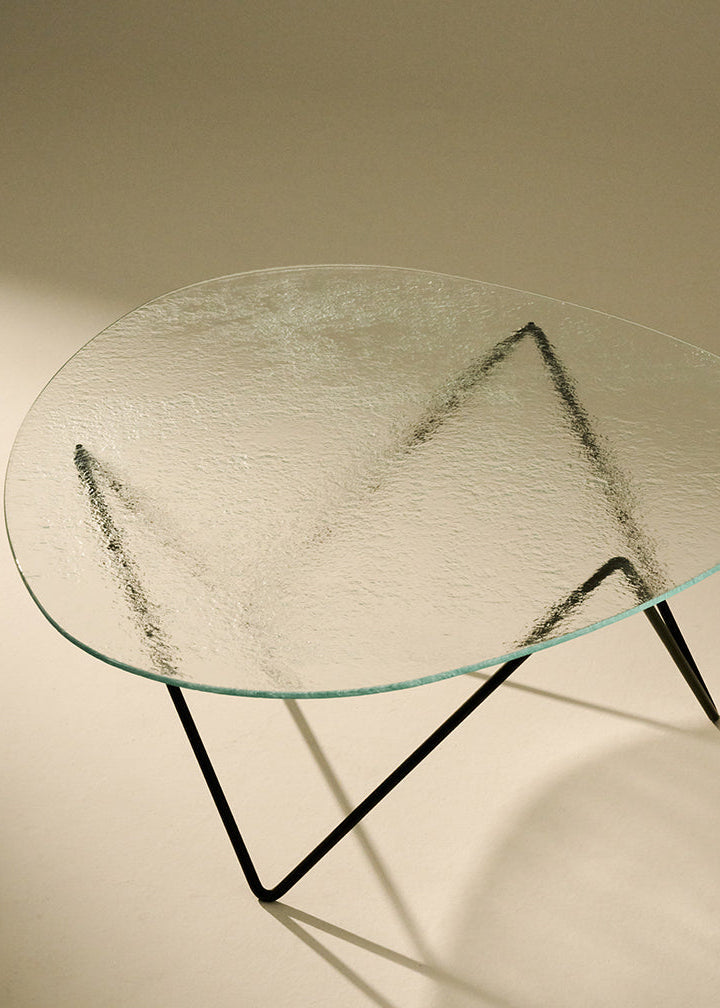 Pedrera Coffee Table, Transparent Structured Glass fra GUBI - 1 - Jacobsen Plus