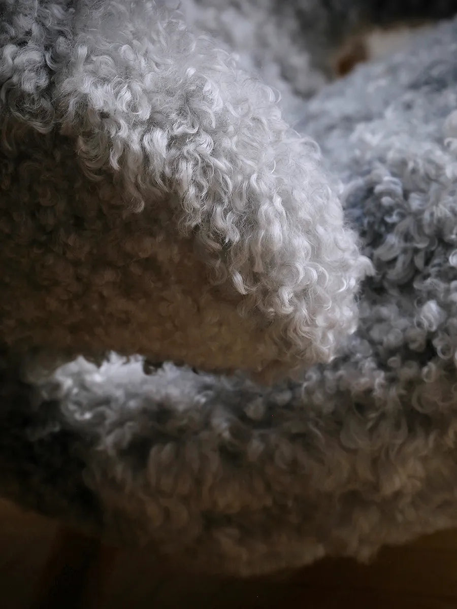 Pelikanstolen, gotlandsk fåreskind af Finn Juhl