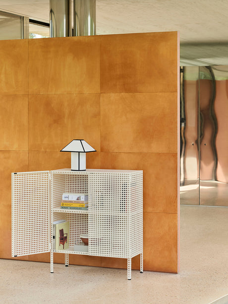 Perforated Cabinet Floor, Medium fra Hay - Eggshell - Jacobsen Plus
