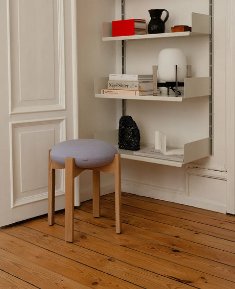 Pioneer Stool, lacquered oak/max 95 fra Fredericia Furniture - 4 - Jacobsen Plus