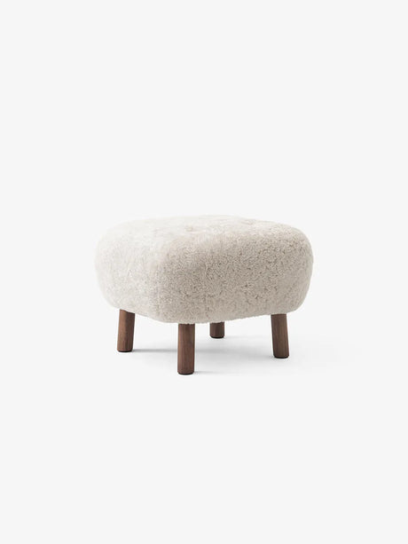 Little Petra Pouf fra &Tradition - Sheepskin Moonlight / Valnød - Jacobsen Plus