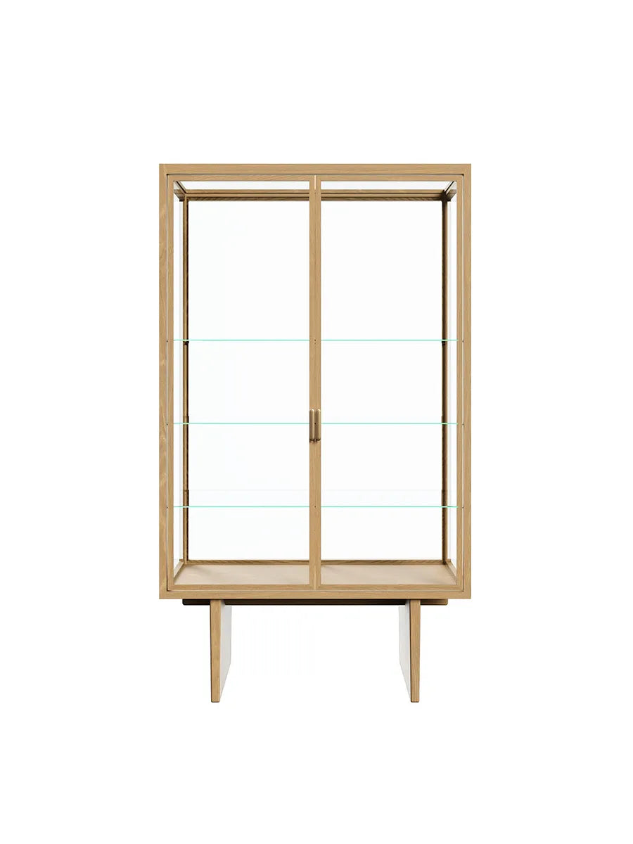 Private Vitrine fra GUBI - Light Stained Oak Veneer - Jacobsen Plus