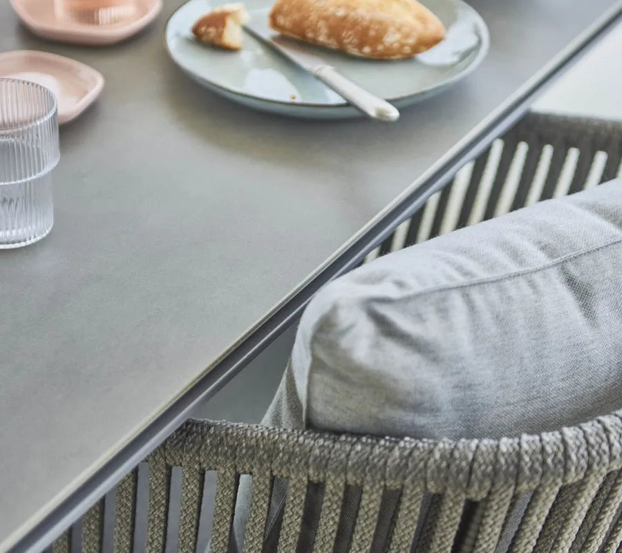 Pure Bord, 100x100 cm fra Cane-line