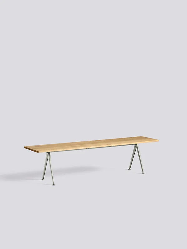 Pyramid Bænk fra Hay - L: 190 x B: 40 x H: 46 cm / Lakeret egetræ (klar lak) / Beige pulverlakeret stål - Jacobsen Plus