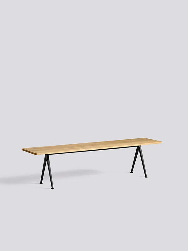 Pyramid Bænk fra Hay - L: 190 x B: 40 x H: 46 cm / Lakeret egetræ (klar lak) / Sort pulverlakeret stål - Jacobsen Plus