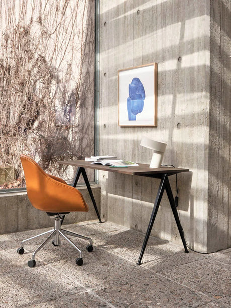 About a Chair AAC155 fra Hay - Prisgruppe 1 / Sort pulverlakeret aluminum - Jacobsen Plus