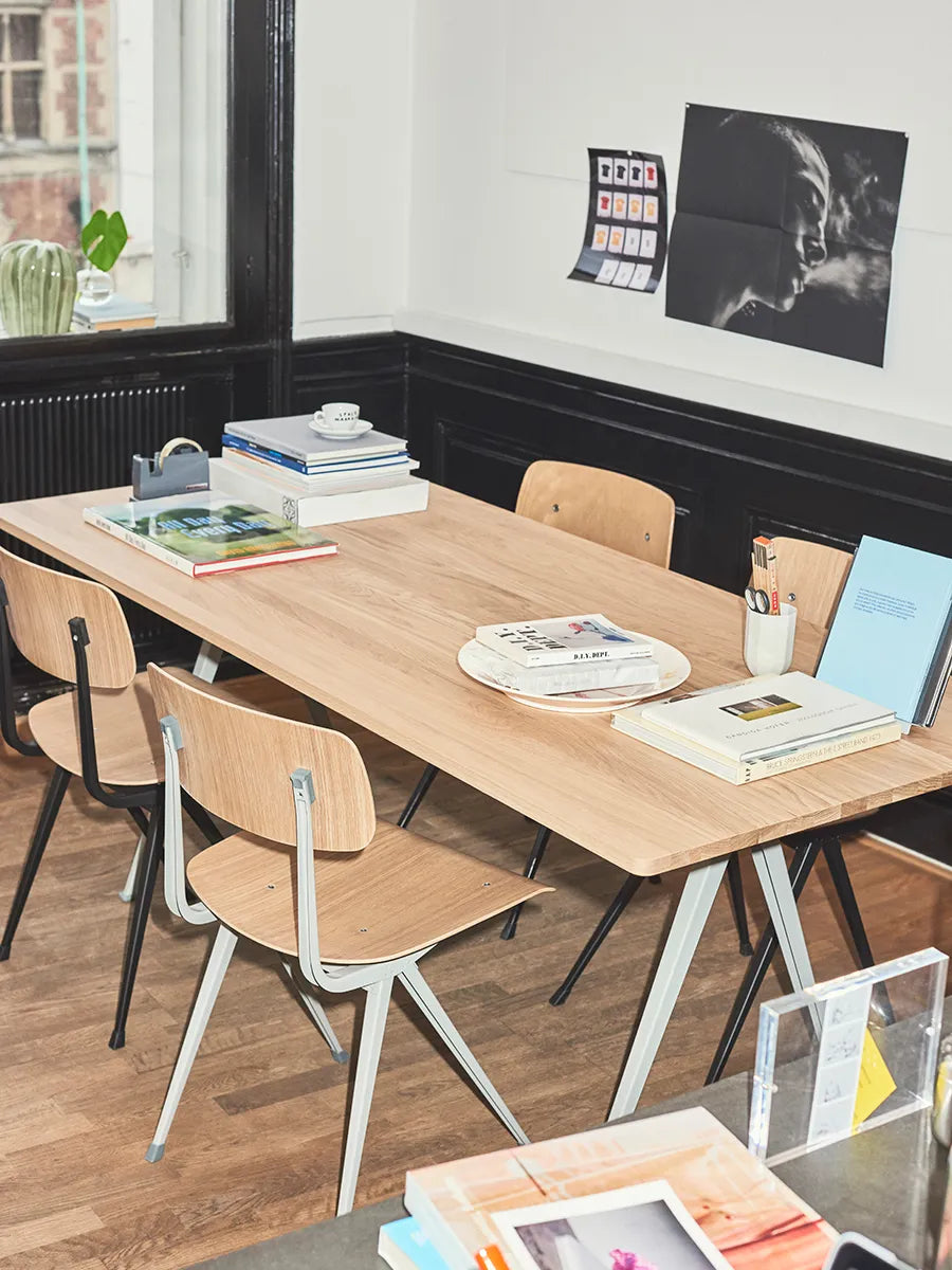 Pyramid 02 bord fra Hay