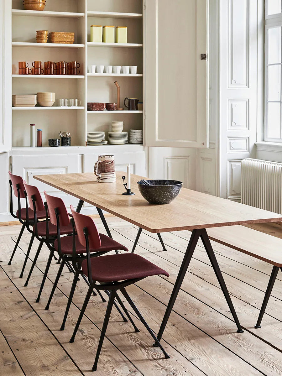 Pyramid 02 bord fra Hay