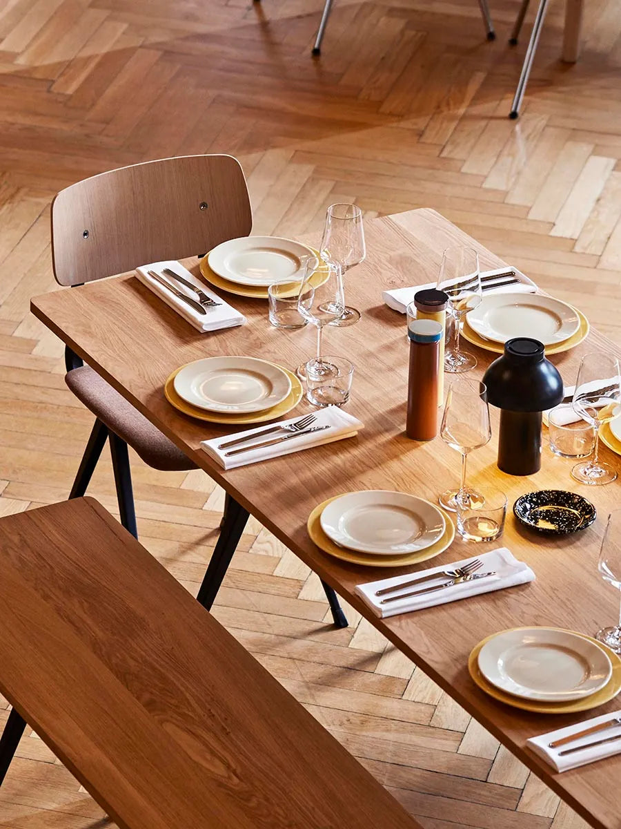 Pyramid 02 bord fra Hay