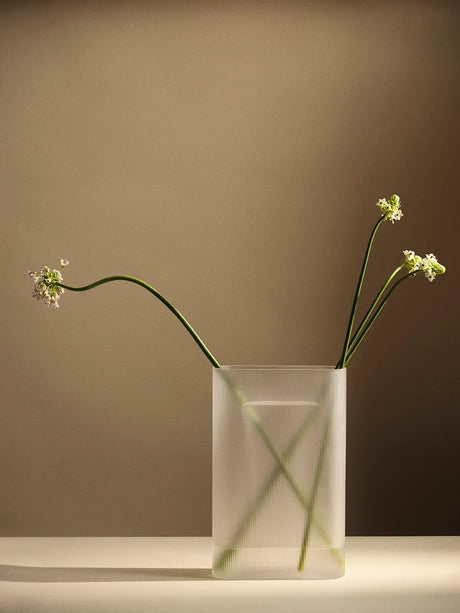 Ridge Vase, white frosted glass fra Muuto - H16,5 cm - Jacobsen Plus