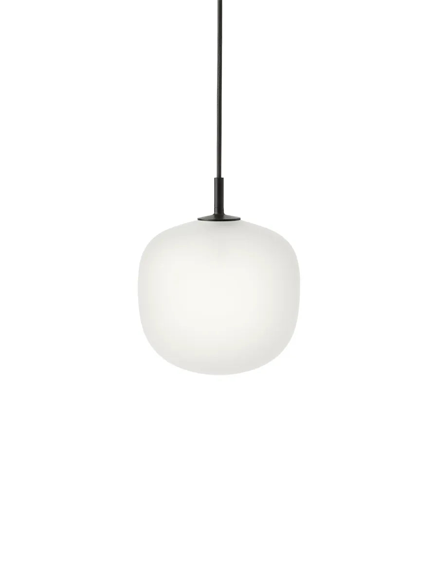 Rime Pendant Lampe, Ø 18 cm fra Muuto - Black - Jacobsen Plus