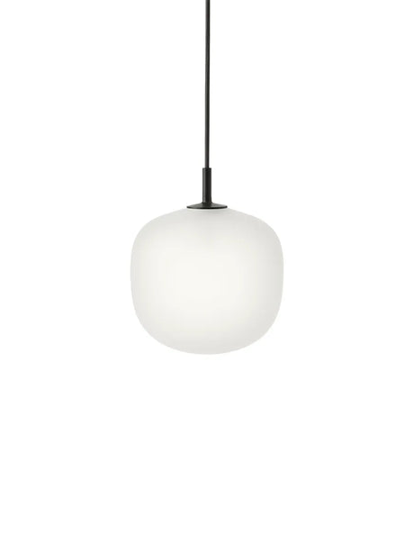 Rime Pendant Lampe, Ø 18 cm fra Muuto - Black - Jacobsen Plus