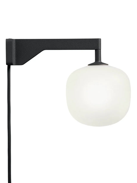 Rime Wall Lamp fra Muuto - Black - Jacobsen Plus