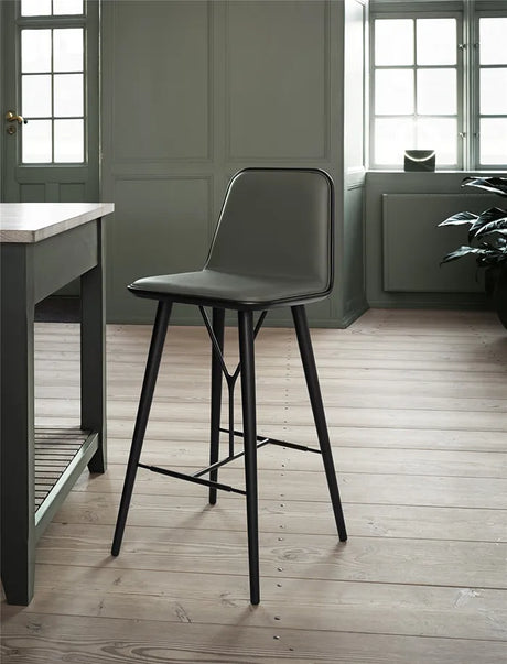 Spine Barstool fra Fredericia Furniture - Stofgruppe 0 / Eg lak - Jacobsen Plus