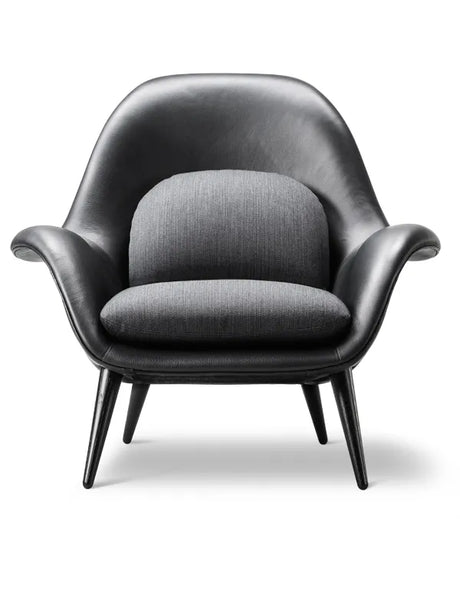 Swoon Lænestol fra Fredericia Furniture - Stofgruppe 1 / Eg lak - Jacobsen Plus