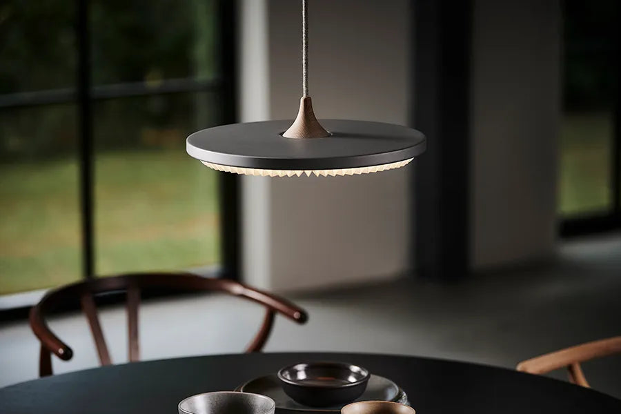 Soleil pendel small, lys eg, papir skærm fra Le Klint