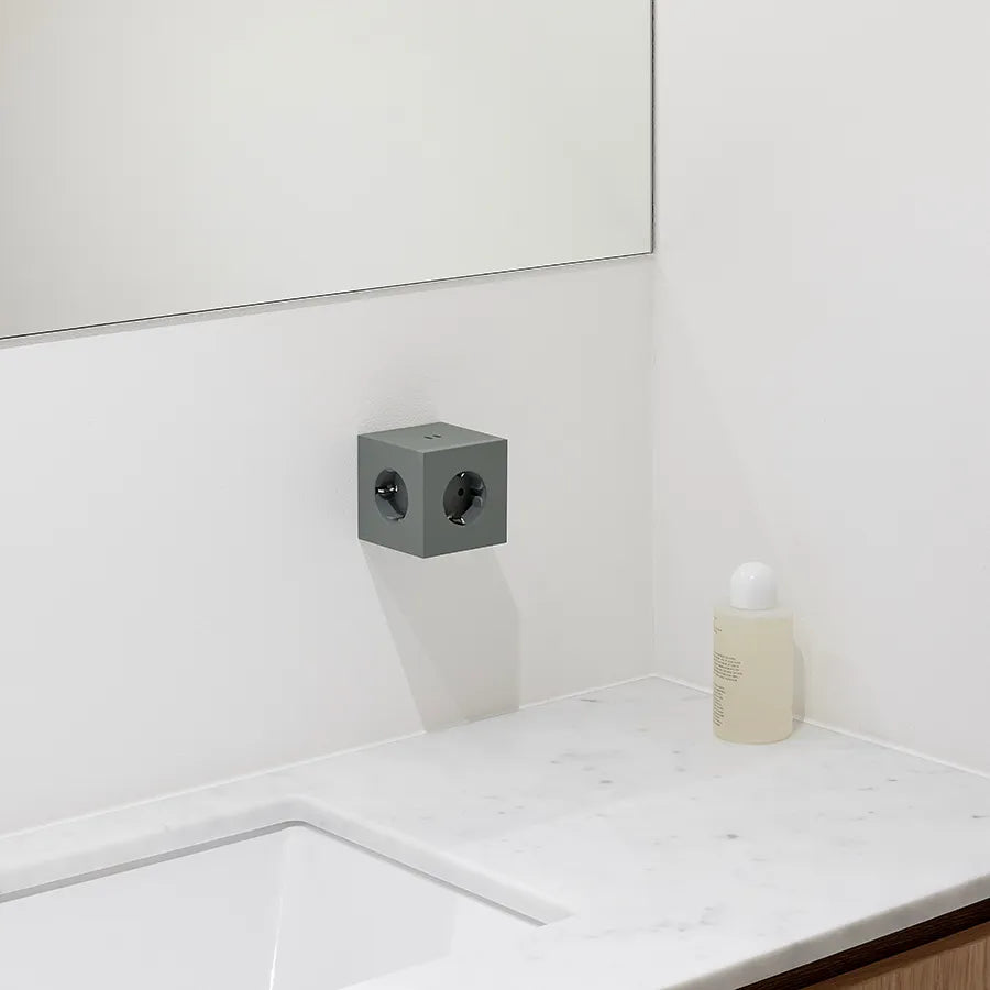 Square 2 Stikdåse med USB, grøn fra Avolt