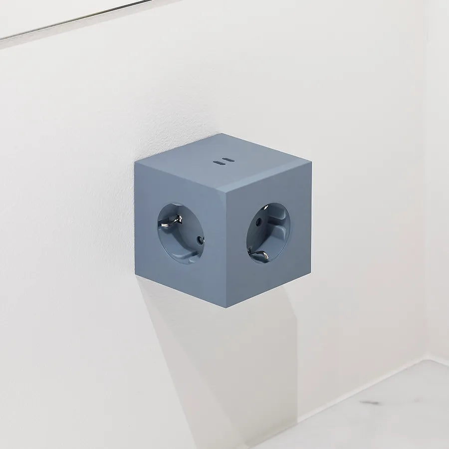 Square 2 Stikdåse med USB, blå fra Avolt