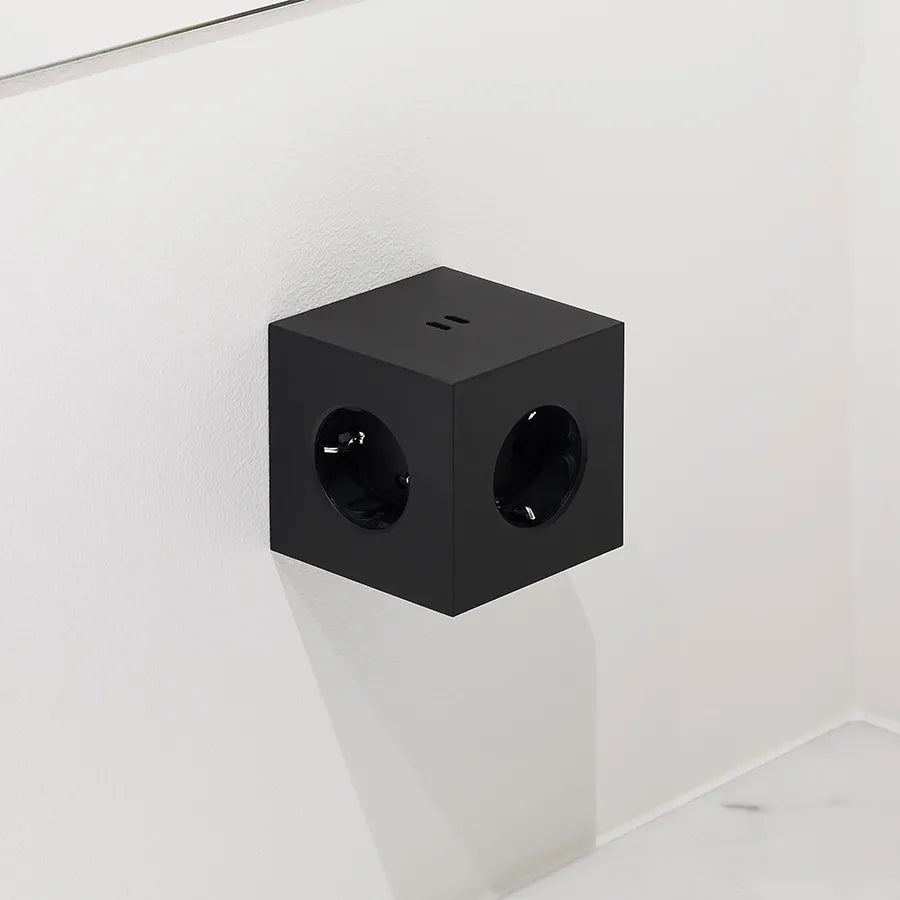 Square 2 Stikdåse med USB, sort fra Avolt