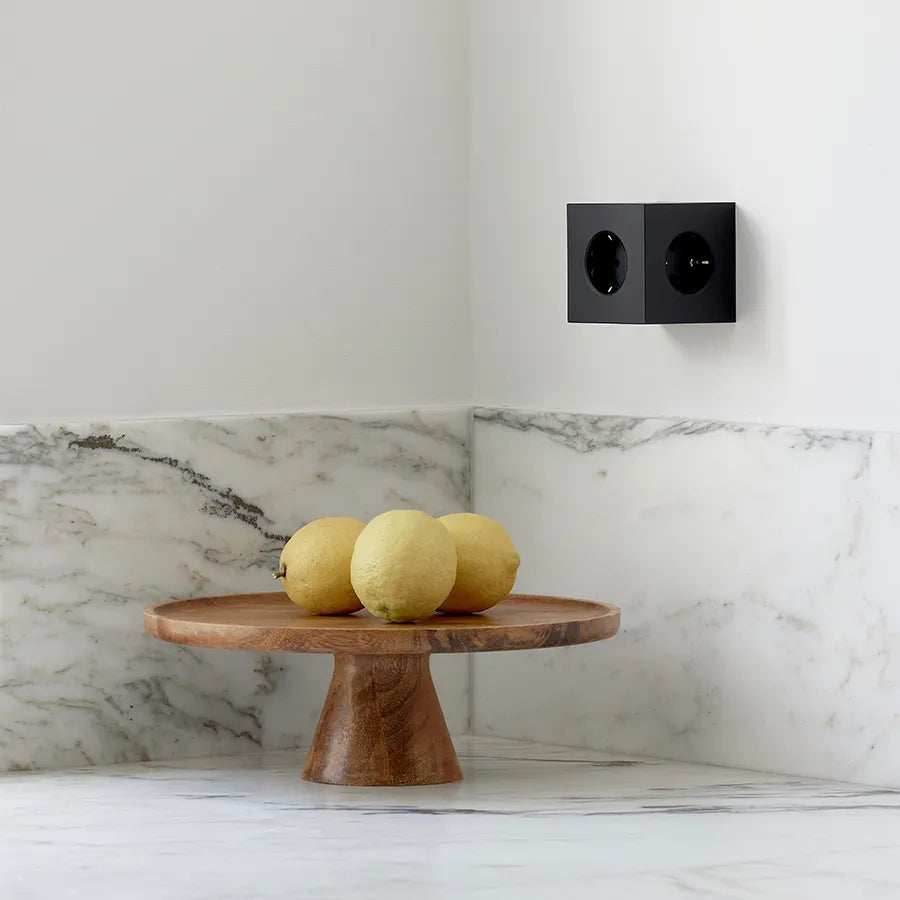 Square 2 Stikdåse med USB, sort fra Avolt