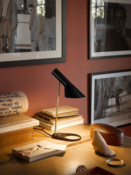 AJ Mini Table Lamp, black/brass af Arne Jacobsen - 3 - Jacobsen Plus