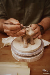 Årsfigur 2026, babyflodhest, 9,5 cm - 2 - Jacobsen Plus