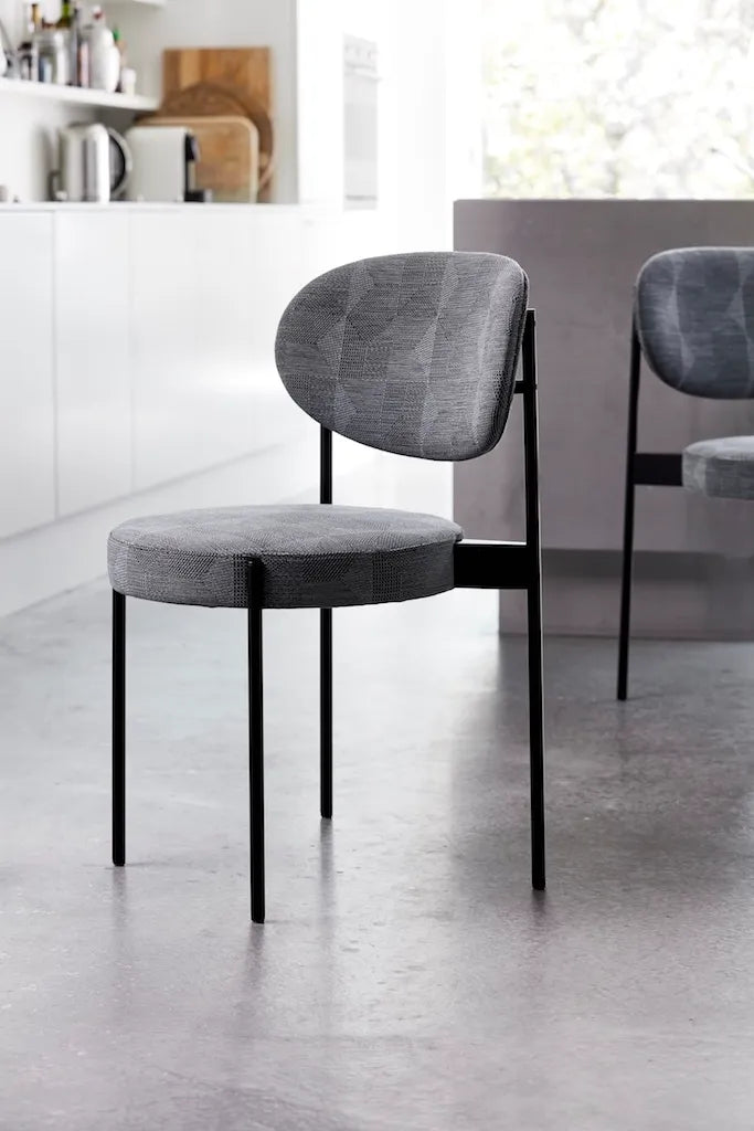 Serie 430 spisestol, sort af Verner Panton