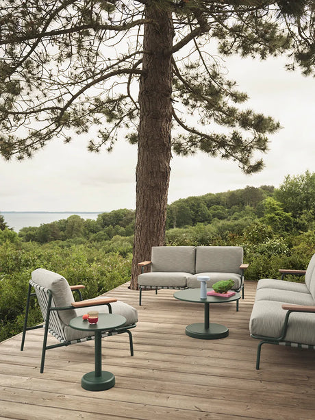 Settle Outdoor Lounge Chair fra Muuto - Dark green - Jacobsen Plus