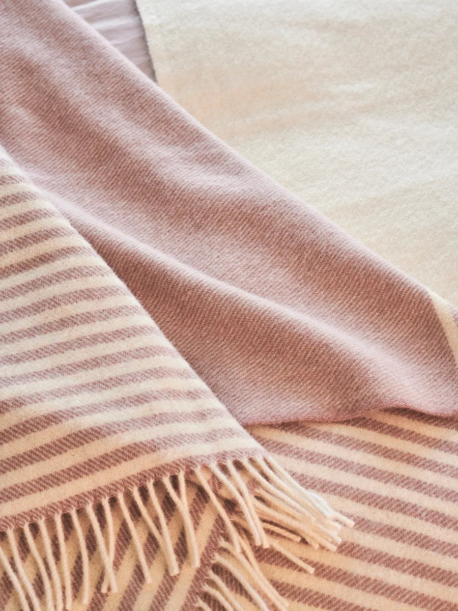 Bogø Plaid, dusty rose fra Silkeborg Uldspinderi