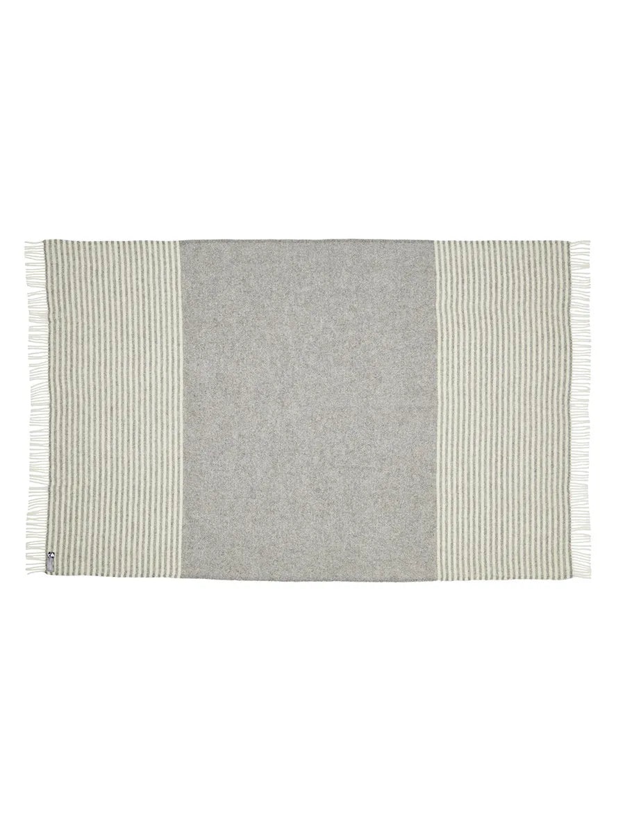 Bogø Plaid, light nordic grey fra Silkeborg Uldspinderi