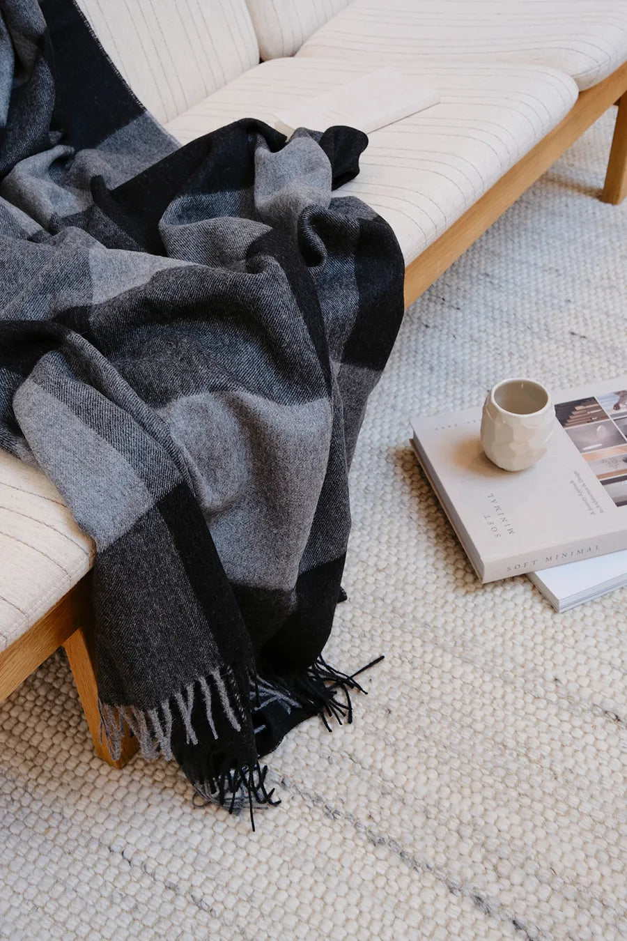 Caracas Plaid, black fra Silkeborg Uldspinderi