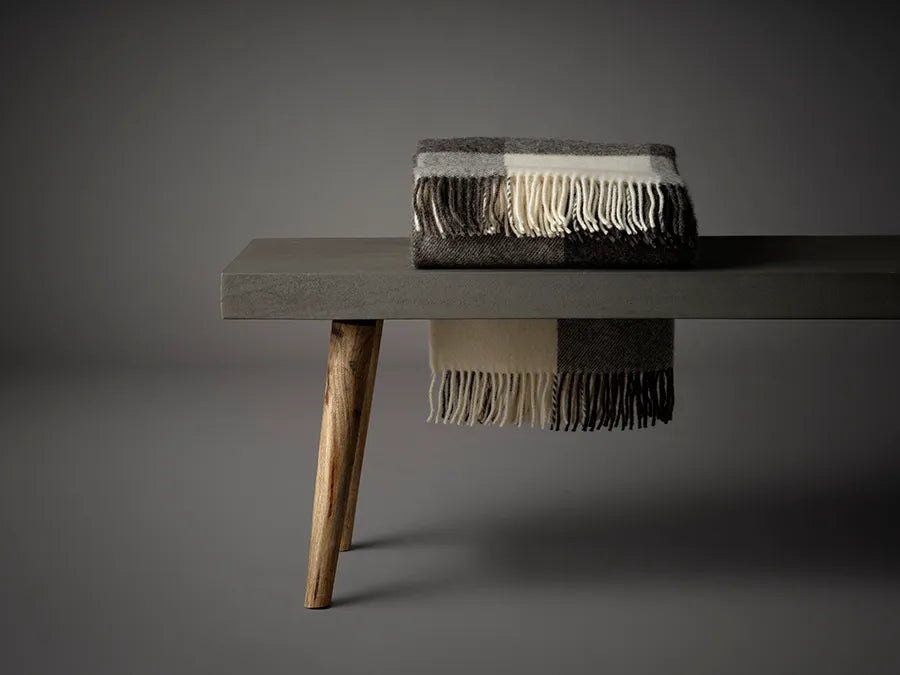 Ærø Plaid, grey white fra Silkeborg Uldspinderi - 2 - Jacobsen Plus