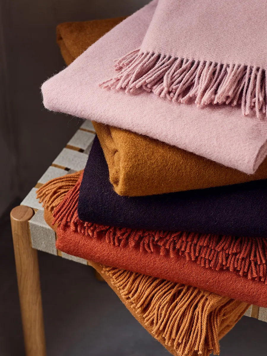 Season Plaid, blackberry fra Silkeborg Uldspinderi