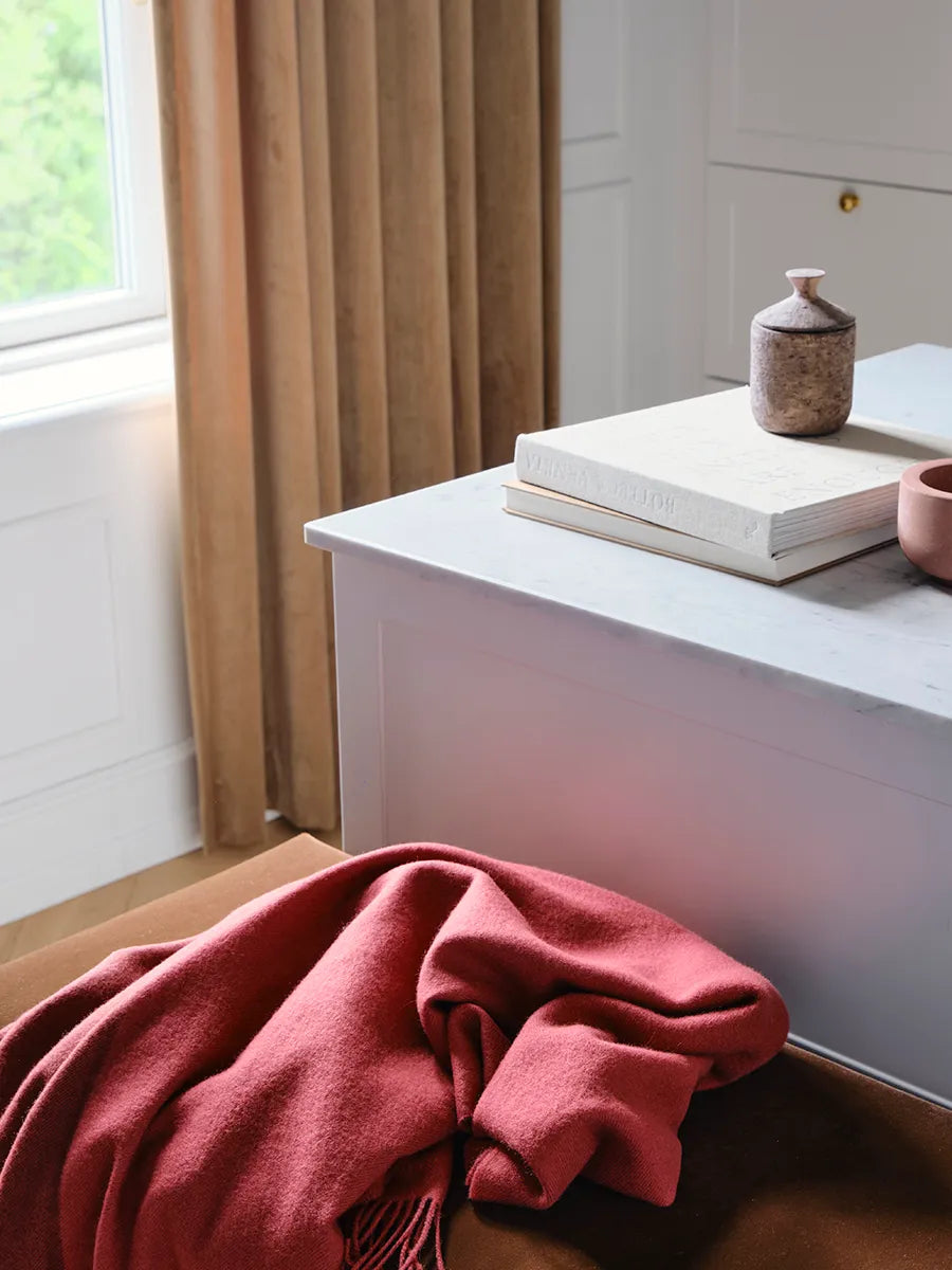 Secret Plaid, beetroot/rhubarb fra Silkeborg Uldspinderi