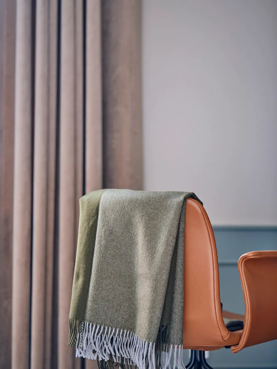 Secret Plaid, moss/seaweed fra Silkeborg Uldspinderi