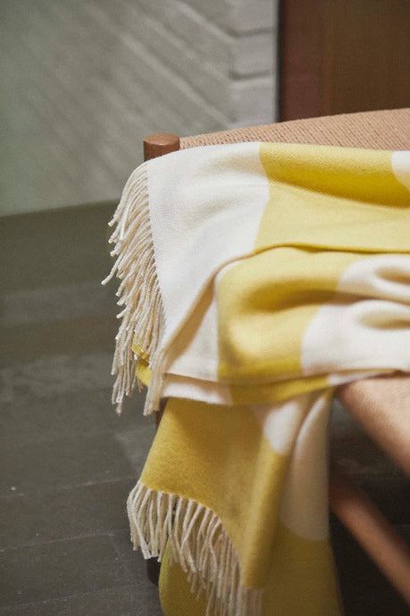 The Sweater Plaid, golden yellow fra Silkeborg Uldspinderi - 4 - Jacobsen Plus