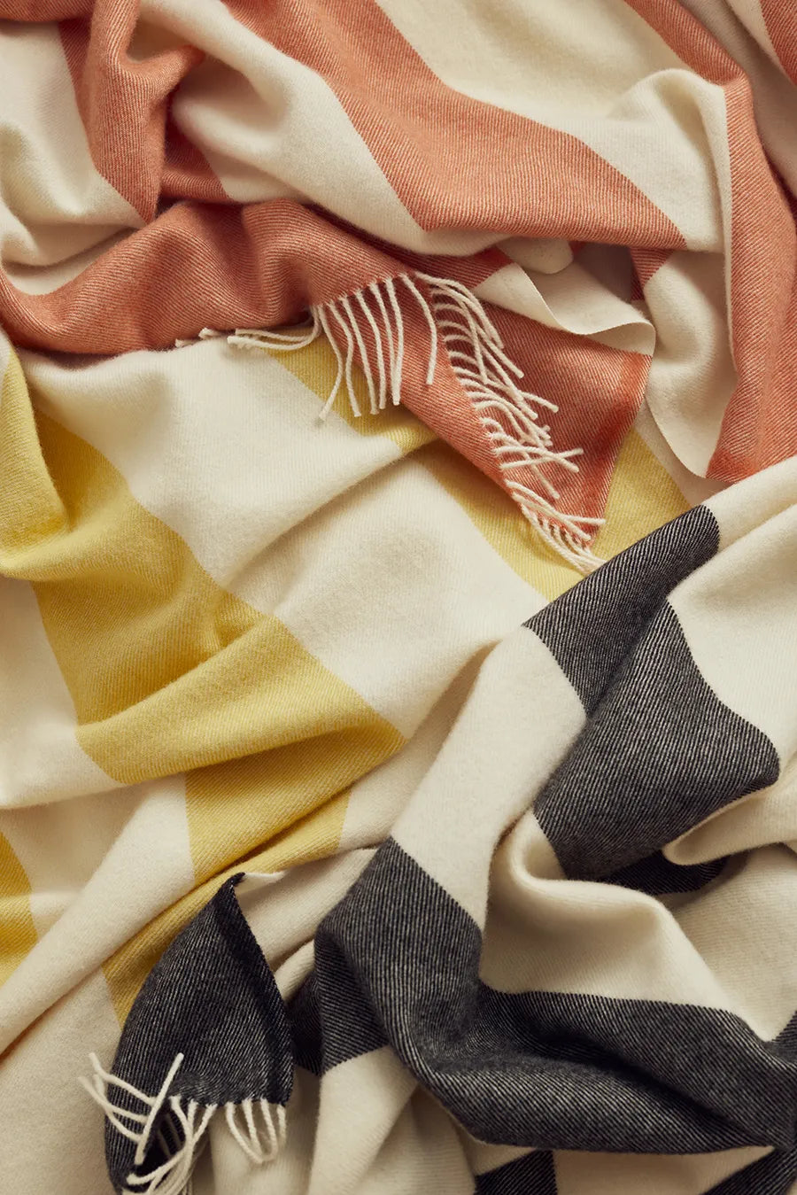 The Sweater Plaid, black fra Silkeborg Uldspinderi