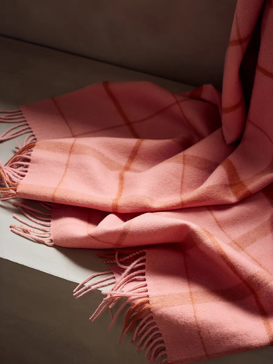 Warp & Weft Plaid, coral/amber fra Silkeborg Uldspinderi