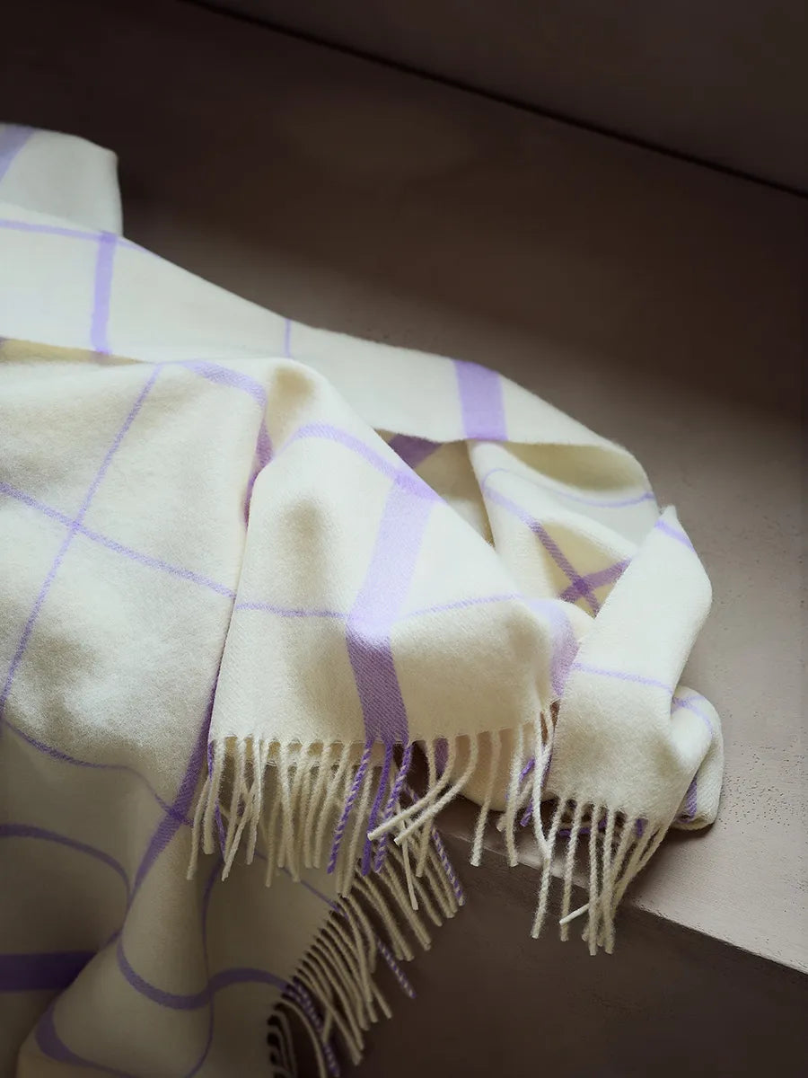 Warp & Weft Plaid, raw white/lilac fra Silkeborg Uldspinderi
