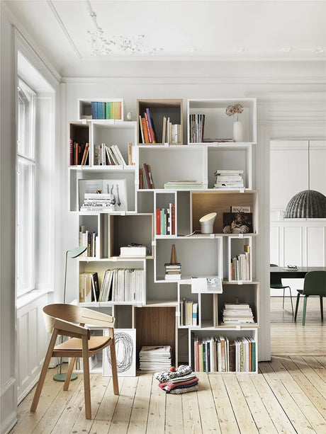 Stacked Reol, large fra Muuto - Lysegrå / Åbent (uden ryg) - Jacobsen Plus