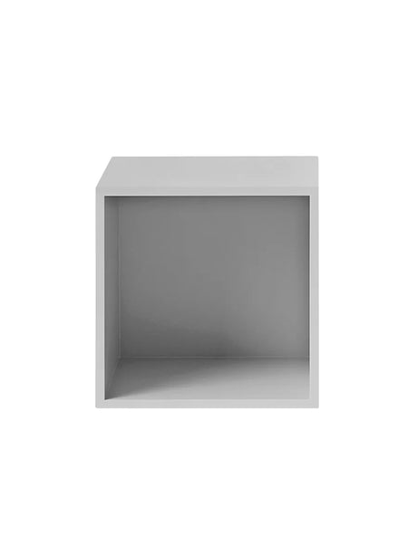 Stacked Reol, medium fra Muuto - Lysegrå / Lukket (med ryg) - Jacobsen Plus