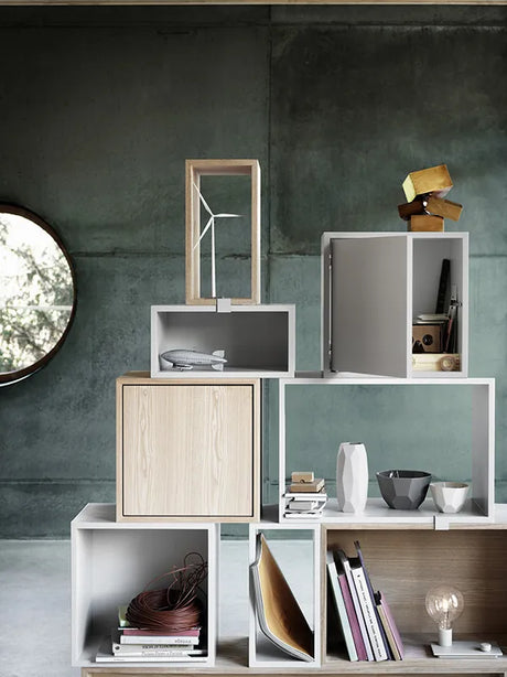 Stacked Reol m. Låge fra Muuto - 2 - Jacobsen Plus