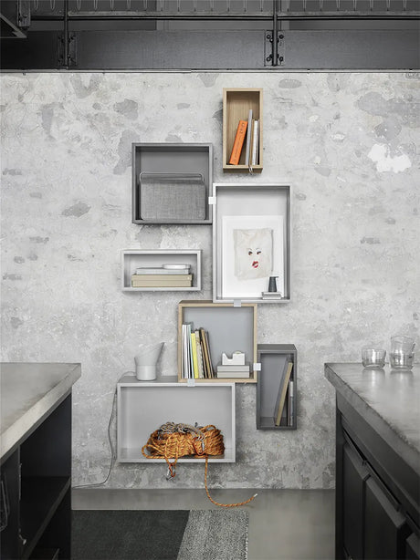 Stacked Reol, large fra Muuto - Lysegrå / Åbent (uden ryg) - Jacobsen Plus