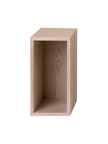 Stacked Reol, small fra Muuto - Eg / Lukket (med ryg) - Jacobsen Plus
