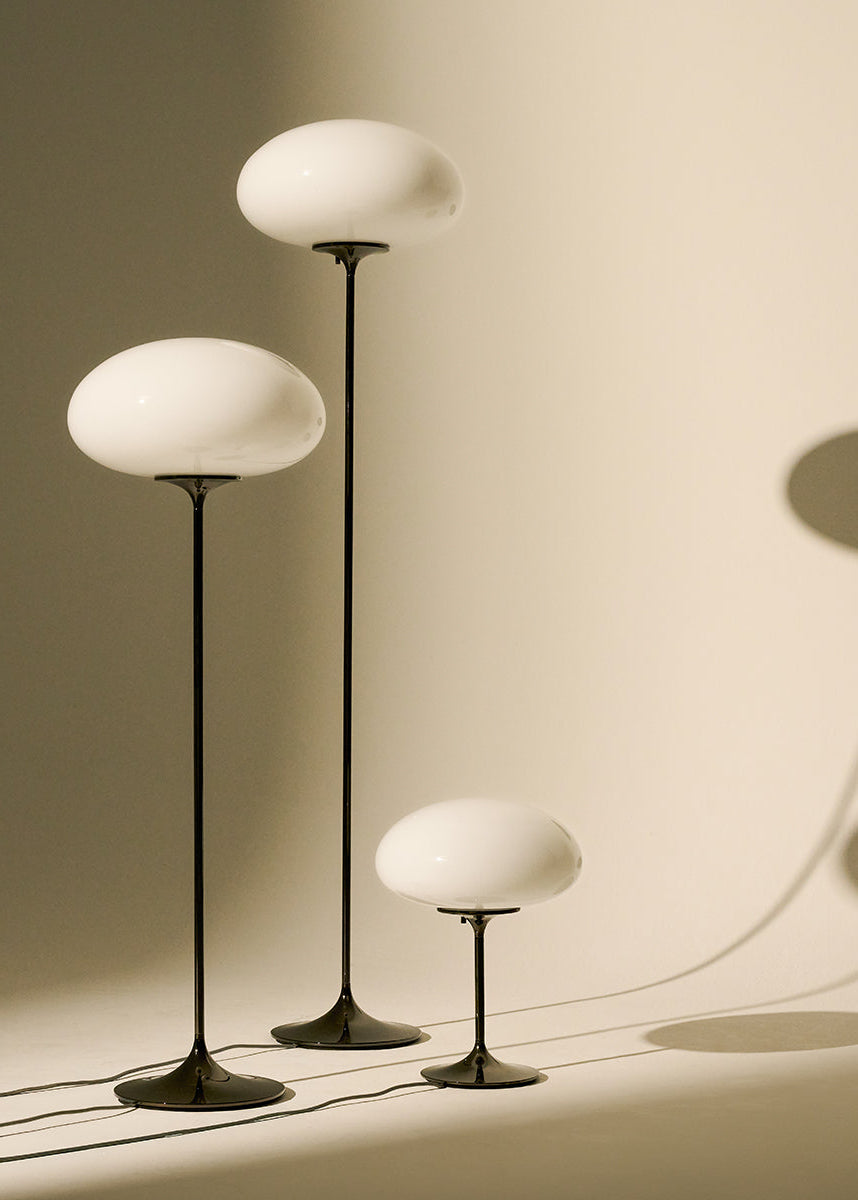 Stemlite opal gulvlampe, H110 fra GUBI - 1 - Jacobsen Plus