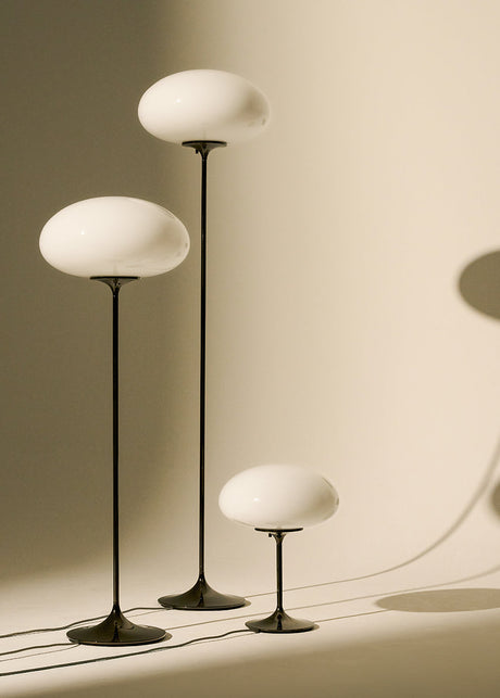 Stemlite opal gulvlampe, H110 fra GUBI - 1 - Jacobsen Plus