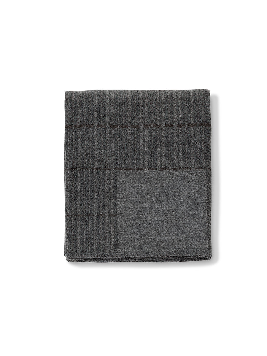 Grid Throw fra Fredericia Furniture - Mørkegrå - Jacobsen Plus